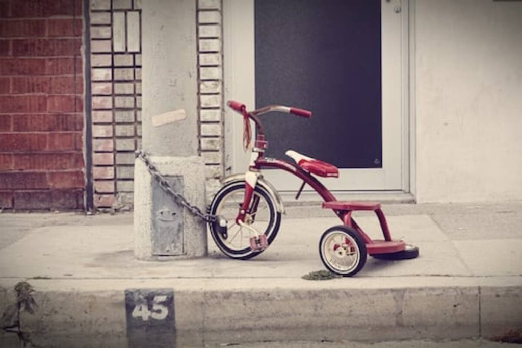 What is the weight, size and speed of a mini trike
