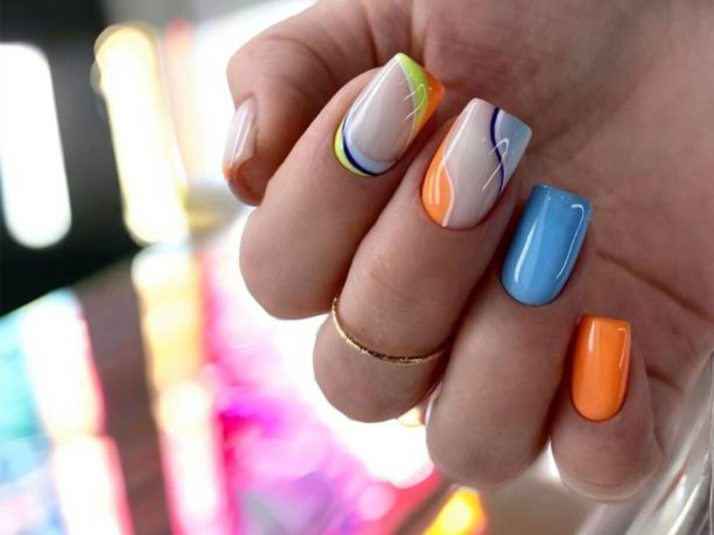 Nail polish Distributor